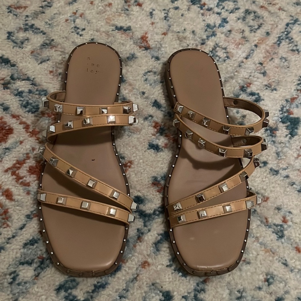Studded sandales